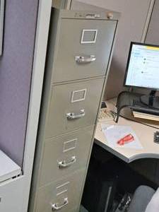 lot 336 image: Remington Rand Aristocrat Metal File Cabinet 4-drawer