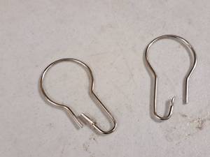 lot 421 image: Lot of (1 Box) Shower Curtain Hooks