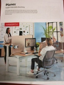 lot 8 image: Adjustable Workstation