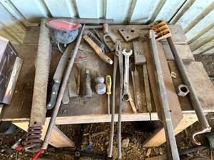 lot 92 image: Assorted Hand Tools Lot