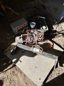lot 94 image: 12V Winch, Tow Bar & Steel Plate Lot - Working Condition