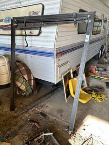 lot 95 image: Truck Bed Tonneau Cover