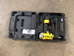 lot 4 image: DEWALT 18-Gauge Pneumatic Corded Brad Nailer Customer Returns See Pictures