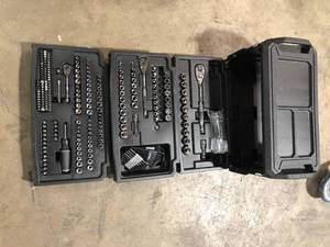 lot 48 image: Husky Mechanics Tool Set (290-Piece)   Customer Returns See Pictures