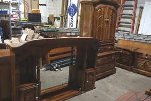 lot 115 image: Bedroom set