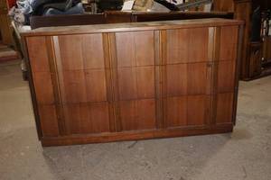 lot 116 image: Dresser