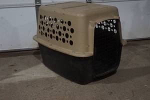 lot 121 image: Pet Carrier Crate