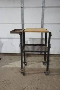 lot 124 image: Work station cart