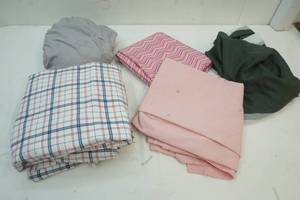 lot 148 image: Bed linen