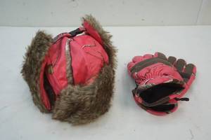 lot 160 image: Hot shot hat , gloves