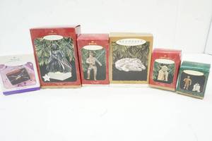 lot 183 image: Hallmark ornaments