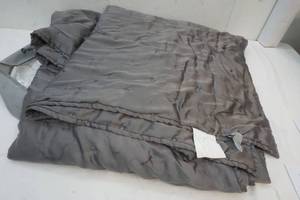 lot 190 image: Fieldcrest comforter