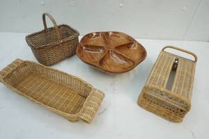 lot 194 image: divided dish