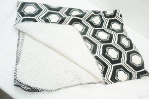 lot 211 image: Lap blanket