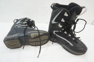 lot 213 image: Kemper Boots