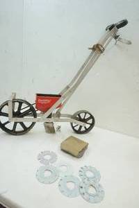 lot 3 image: Garden Seeder