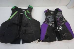 lot 10 image: Stearns Youth Large Life Jacket, Sterns Adult Mens XL Life jacket