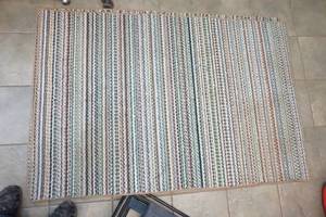 lot 21 image: Area Rug