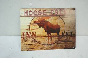 lot 40 image: Wall Decor