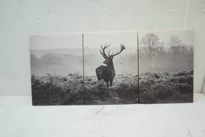 lot 42 image: Wall Decor