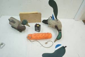 lot 64 image: Hunting Supplies