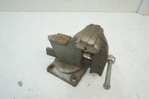 lot 70 image: Garage Supplies