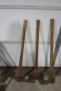 lot 102 image: Garage Supplies