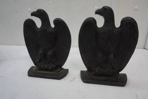 lot 250 image: cast iron Eagle book ends