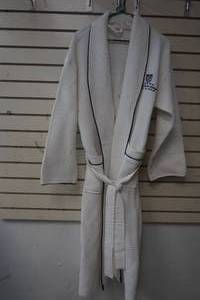 lot 254 image: LOEWS Robe