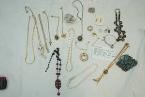 lot 265 image: jewelry