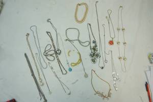 lot 269 image: jewelry