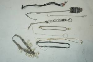 lot 275 image: jewelry