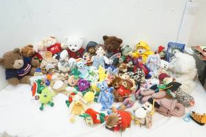 lot 281 image: Plush toys