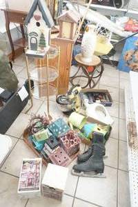 lot 282 image: Large lot House, yard decor lat