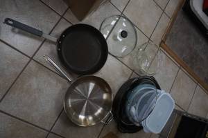 lot 284 image: cookware