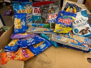 lot 81 image: Assorted Snack Variety Pack - 19-Pack