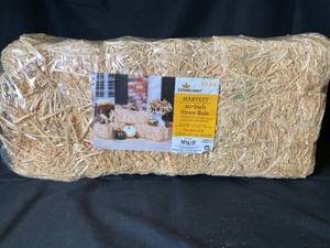 lot 268 image: 20-Inch Straw Hay Bale