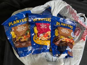 lot 162 image: Planters Trail Mix Variety Pack - 6-Pack Best By 08112023