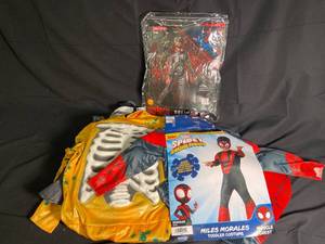 NEW - Kids Halloween Costume - Set of 3