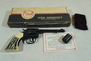 lot 3 image: Iver Johnson Sidewinder 50A .22 LR Revolver - with .22 Mag Cylinder