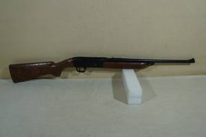 lot 17 image: Daisy Model 840 Pump Action BB Rifle - Metal Butt Plate