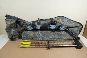 lot 19 image: PSE Precision Edge 3000CXM Compound Bow with Arrows