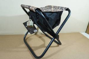 lot 37 image: Mossy Oak Folding Hunting Stool
