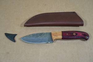 lot 56 image: Handmade Damascus Style Blade Hunting Knife - Walnut and Birch Handle