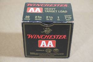 lot 113 image: 25 Winchester AA Target Load 20 Gauge 2-34 7-12 Shot Shotshells