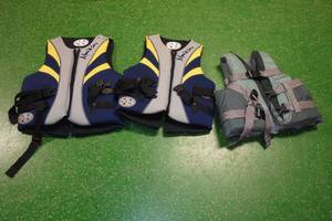 lot 169 image: 3 Life Jackets - Maui, Stearns