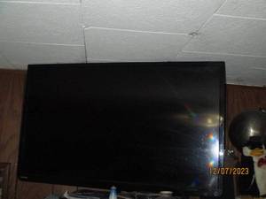 lot 38 image: Toshiba flat screen TV