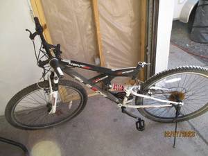 lot 10 image: Mens Flexor Kent 29 mountain bike