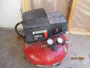 lot 15 image: Porter Cable 6-gallon pancake compressor