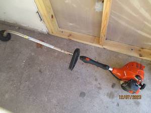 lot 24 image: Echo gas powered weed whip